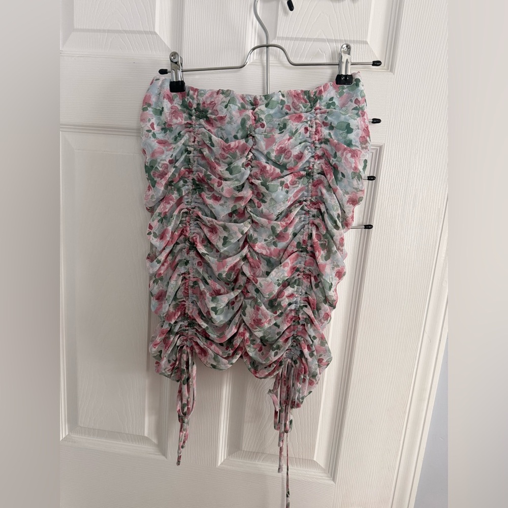 Floral mini skirt. Size small